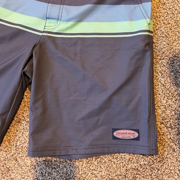 Vineyard Vines Swim Trunks Size 34 - Picture 2 of 9
